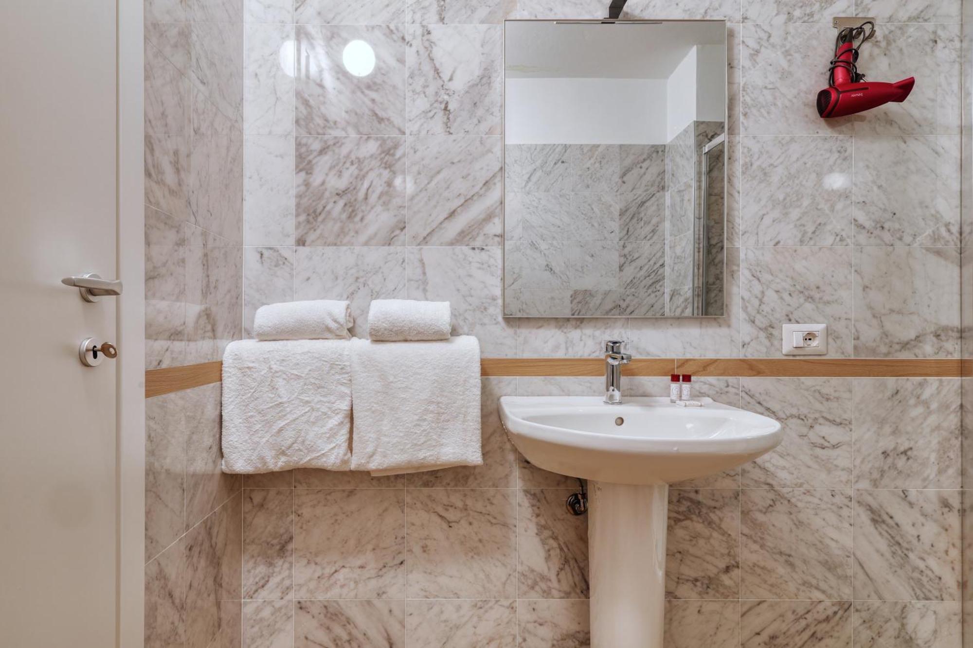 Joivy Chic 3-Bed Flat Near Colonne Di San Lorenzo ميلان المظهر الخارجي الصورة