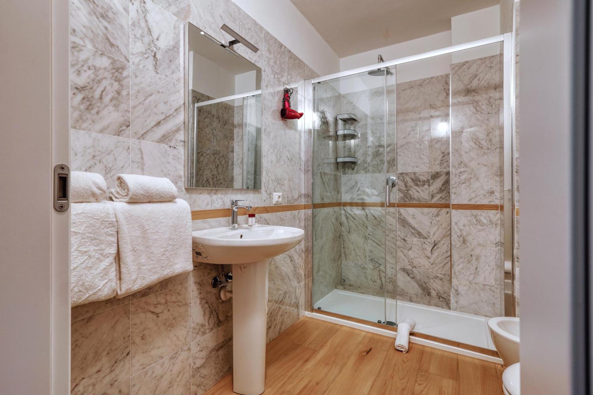 Joivy Chic 3-Bed Flat Near Colonne Di San Lorenzo ميلان المظهر الخارجي الصورة
